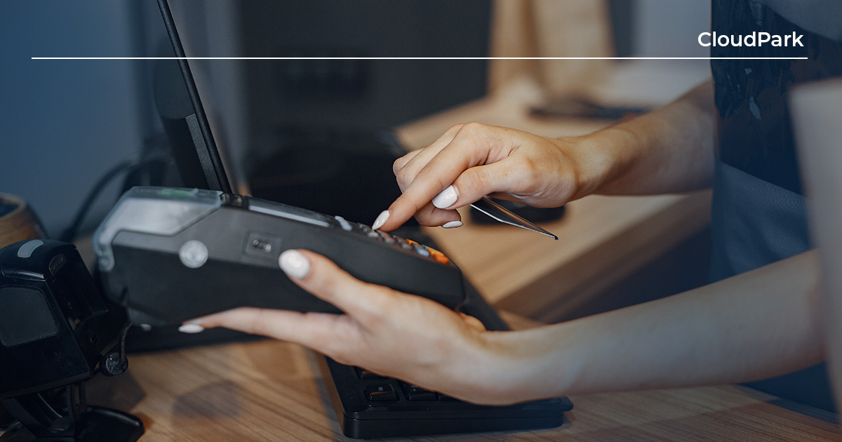 Caixa de estacionamento: o que faz, salário e quando contratar